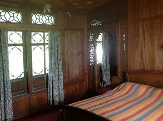 Butt's Clermont Houseboat, Srinagar 2